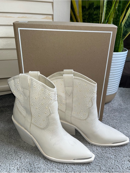 Dolce Vita Shoes - Dolce Vita Nashe Genuine Leather Pearl Boot  Size 7 New in Box